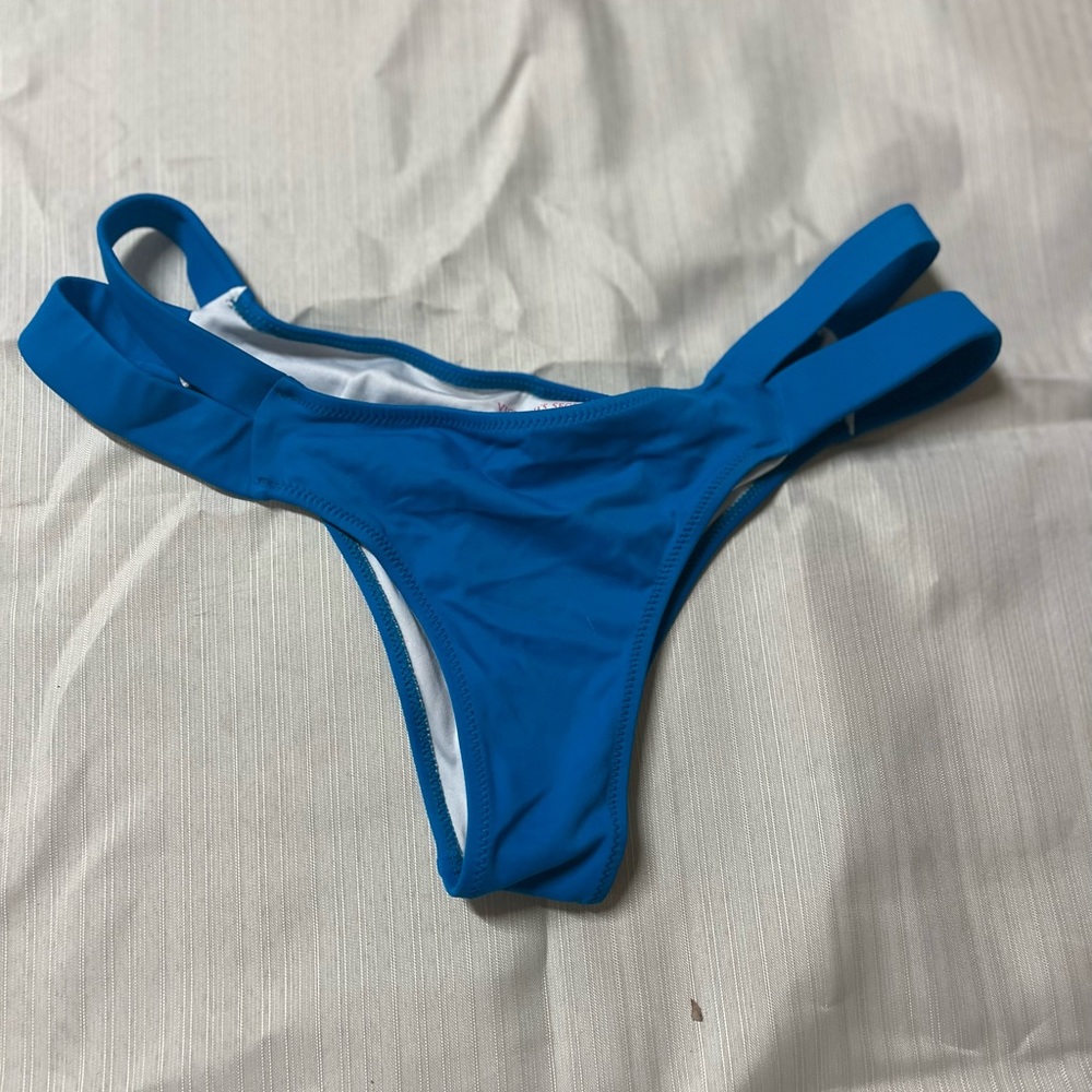 BARELY WORN VICTORIA SECRT BIKINI BOTTOM